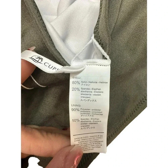 NWT Cupshe Women's Green Halter Neck Keyhole One Piece Swimsuit Plus Size 1X - Picture 6 of 7